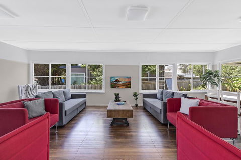 Spacious Living On Victoria - New South Wales Tourism  0