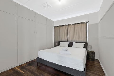 Spacious Living On Victoria - New South Wales Tourism  3