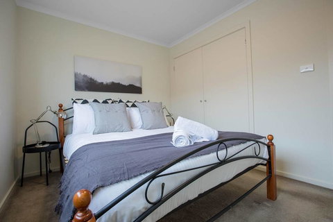 Spacious Lovely 5Beds Home@Point Cook - New South Wales Tourism  2