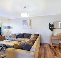 Spacious Renovated Apartment In Quiet Area - New South Wales Tourism 