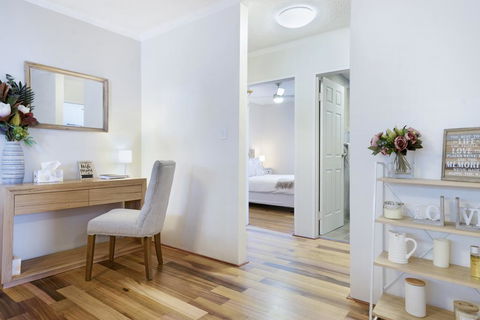 Spacious Renovated Apartment In Quiet Area - New South Wales Tourism  1