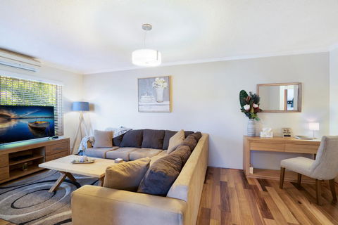Spacious Renovated Apartment In Quiet Area - New South Wales Tourism  0