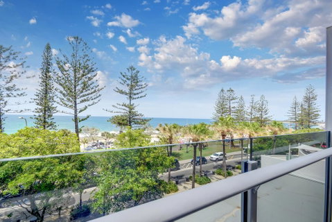 SPIN13- ESCAPE TO MOOLOOLABA - New South Wales Tourism  0