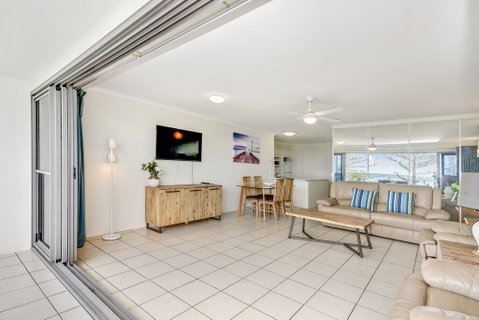 SPIN13- ESCAPE TO MOOLOOLABA - New South Wales Tourism  1
