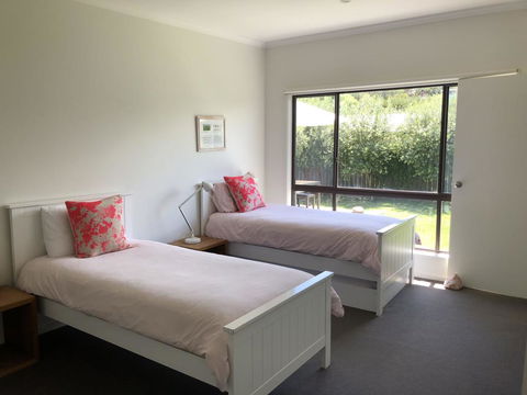 Spray Point Beach House: Entertaining Deck - New South Wales Tourism  0