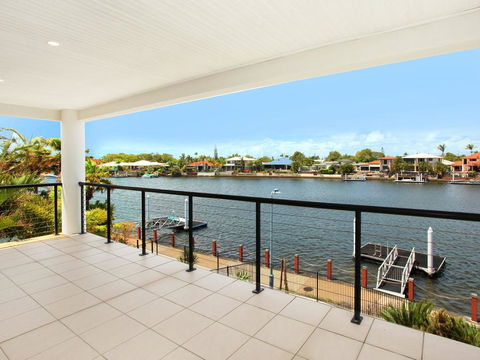 St Lucia 11 - 4 BDRM Canal Home With Pool - New South Wales Tourism  3