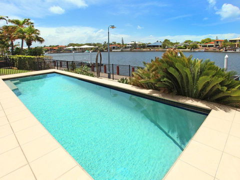 St Lucia 11 - 4 BDRM Canal Home With Pool - New South Wales Tourism  1