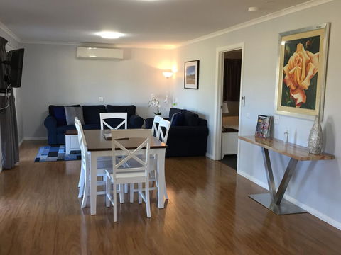 Starline Alpacas Farmstay Resort - New South Wales Tourism  0