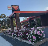 Statesman Motor Inn