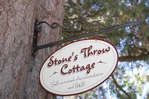 Stone's Throw Cottage Bed And Breakfast - New South Wales Tourism  1