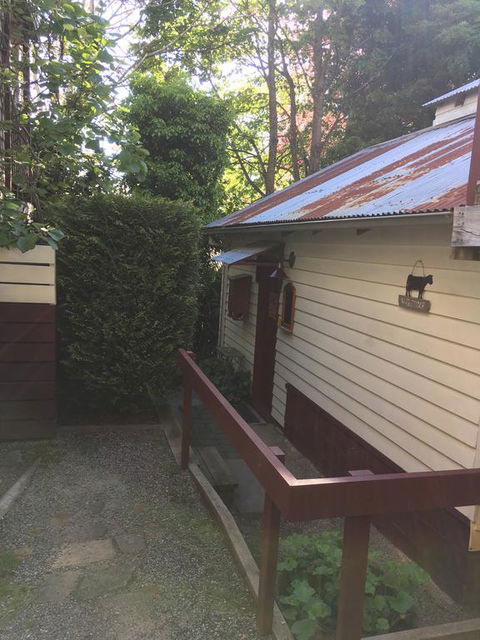 Stone's Throw Cottage Bed And Breakfast - New South Wales Tourism  3