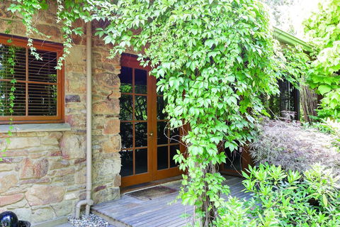 Stonehenge Retreat - New South Wales Tourism  0
