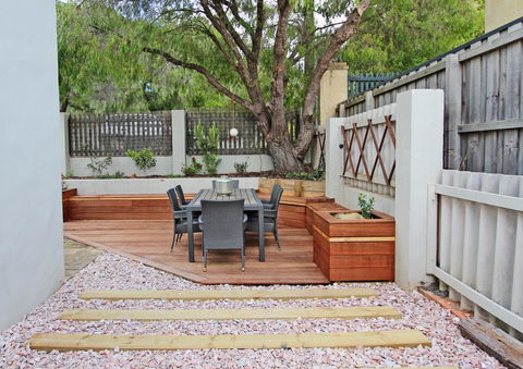 Stones-Throw - New South Wales Tourism  2