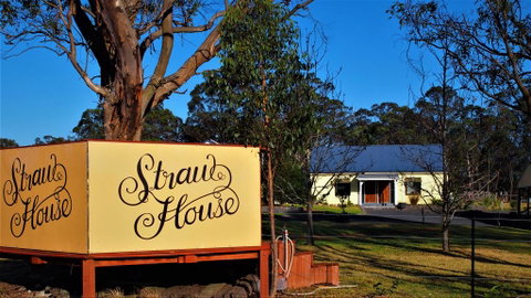 Straw House B And B - New South Wales Tourism  0
