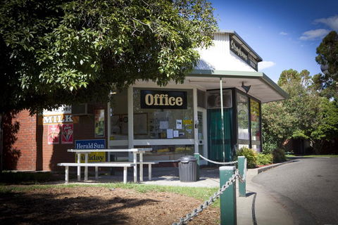 Strayleaves Caravan Park - New South Wales Tourism  2