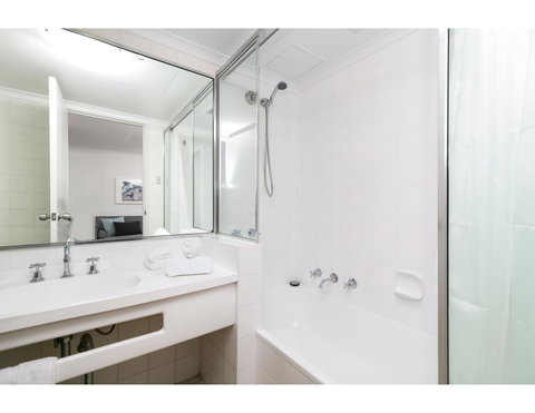 Striking And Super Convenient Studio With Balcony - New South Wales Tourism  2