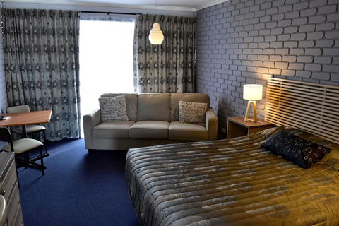 Strzelecki Motor Lodge - New South Wales Tourism  3