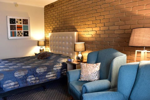 Strzelecki Motor Lodge - New South Wales Tourism  1