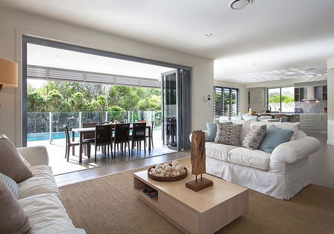 Stunning Beachside Home Minutes From Coolum Beach - New South Wales Tourism  3