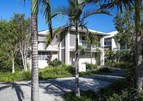 Stunning Beachside Home Minutes From Coolum Beach - New South Wales Tourism  1