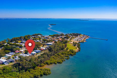 Stunning Family Escape On The Point With Bay Views - New South Wales Tourism  2