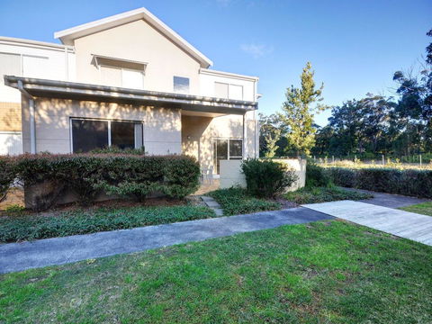 Stunning Holiday Townhouse - New South Wales Tourism  0