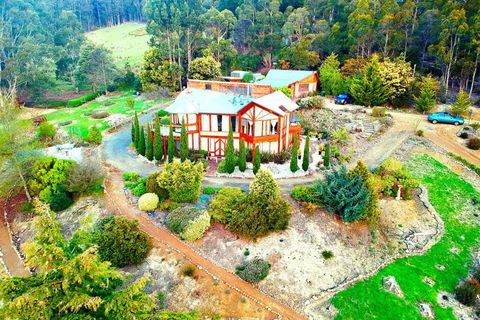 STUNNING HOME WITH AMAZING VIEWS - Just 20 Mins To The City And Only 10 To MONA! - New South Wales Tourism  2