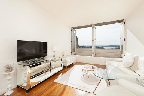 Stunning Sydney Harbour Views - New South Wales Tourism  0