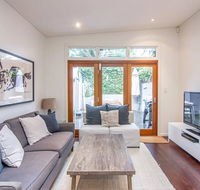 Stunning Townhouse- Quiet Street Close to CBD - New South Wales Tourism 