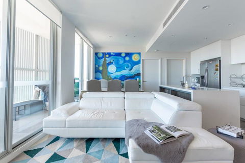 Stunning Urban Apt Wt Parking Near CBD & Airport - New South Wales Tourism  0
