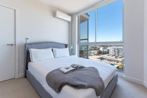 Stunning Urban Apt Wt Parking Near CBD & Airport - New South Wales Tourism  1