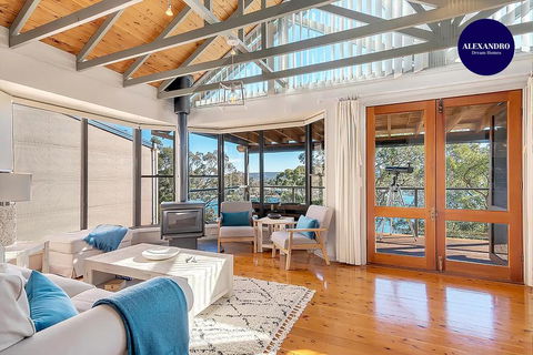 STUNNING WATERFRONT ESCAPE AT DALEYS POINT - New South Wales Tourism  0