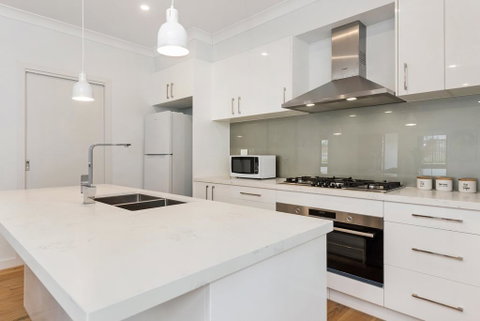 Style, Comfort And Convenience - New South Wales Tourism  2