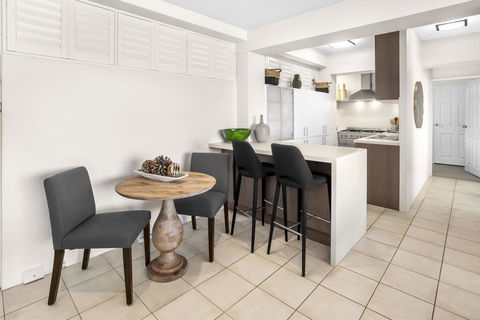 Stylish 2-Bed Apartment With Sweeping River Views - New South Wales Tourism  2