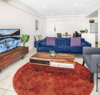 Stylish 2-Bed Apartment with Sweeping River Views - New South Wales Tourism 