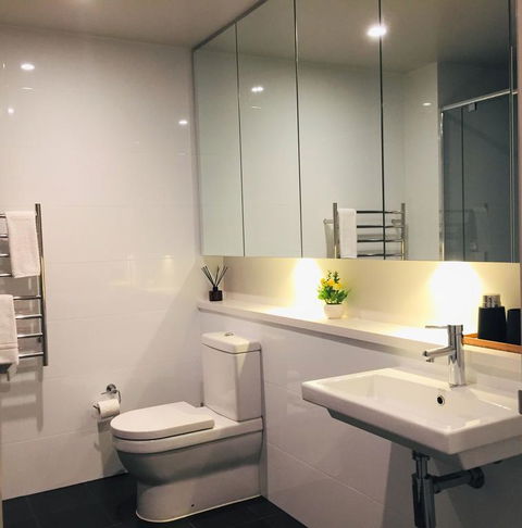 Stylish 2BR With Stunning Views - Sydney Olympic Park - New South Wales Tourism  3