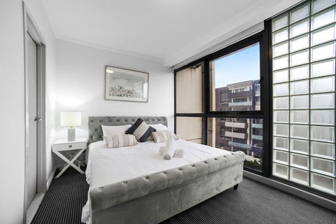 Stylish And Spacious Apt With Double Living Room - New South Wales Tourism  2