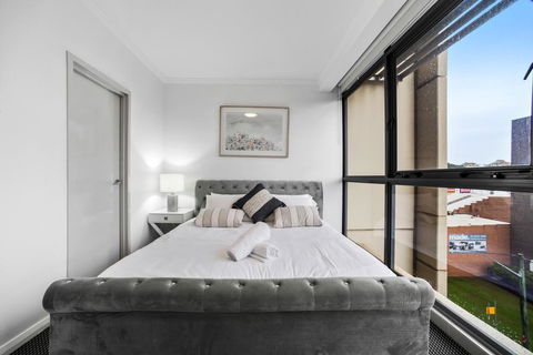 Stylish And Spacious Apt With Double Living Room - New South Wales Tourism  3