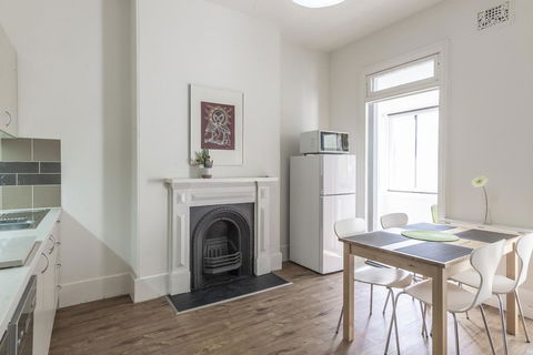 Stylish House - Moments To Kings Cross & City - New South Wales Tourism  3