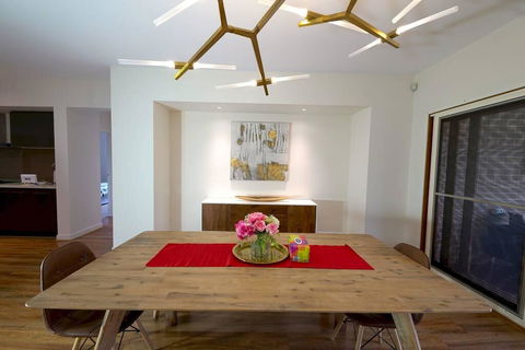 Stylish Luxe House For Big Group Near Shopping Center - New South Wales Tourism  2