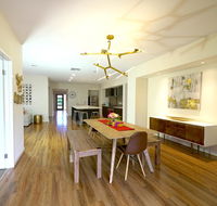 Stylish Luxe House For Big Group Near Shopping Center