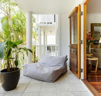 Stylish Tropical Oasis Apartment with Hot Tub and Four Pools - New South Wales Tourism 