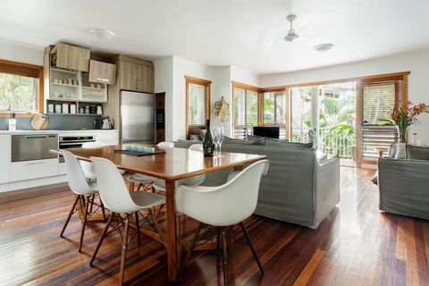Stylish Tropical Oasis Apartment With Hot Tub And Four Pools - New South Wales Tourism  2