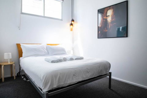 Stylish Warehouse Convert 2 Bedroom Apartment - New South Wales Tourism  3