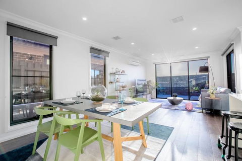 StylishTownhouse@Narre Warren/TrainStation/SC - New South Wales Tourism  3