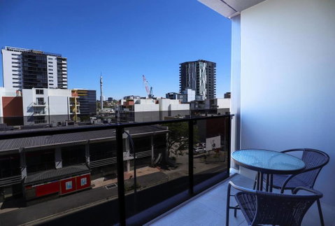 Stylist 2 Bedrooms Apartment With Pool/GYM/Parking - New South Wales Tourism  1