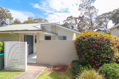 Sunflower Villa In Raffertys Resort - New South Wales Tourism  1