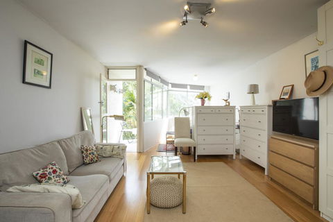 Sunlit Studio In The Trees, Walk To The Beach - New South Wales Tourism  0