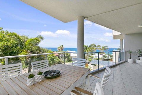 Sunny And Spacious Sunshine Beach - New South Wales Tourism  3
