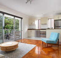 Sunlit Bondi Beach Apartment With Balcony Parking - New South Wales Tourism 